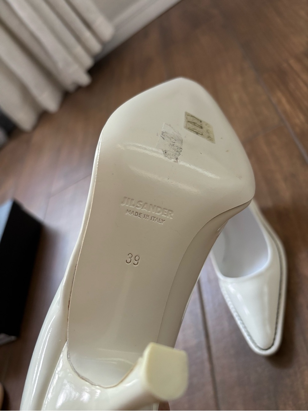 Jil Sander Cream Patent Pointed Toe Pumps with Contrast Stitch EU39 - Picture 13 of 16